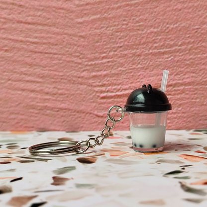 Adorable bubble tea keyring - black.