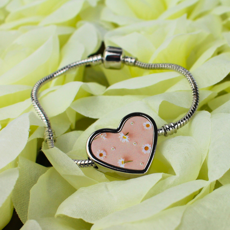 Daisy printed charm bracelet with free gift box.