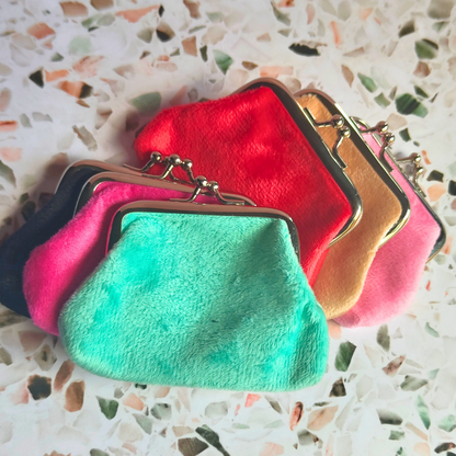 Kiss clasp coin purses - assorted colours. Perfect girls accessory.