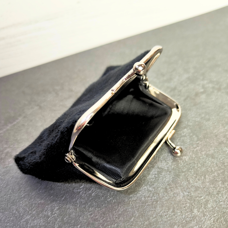 Coin purse for kids with kiss clasp. Vintage purse in black.