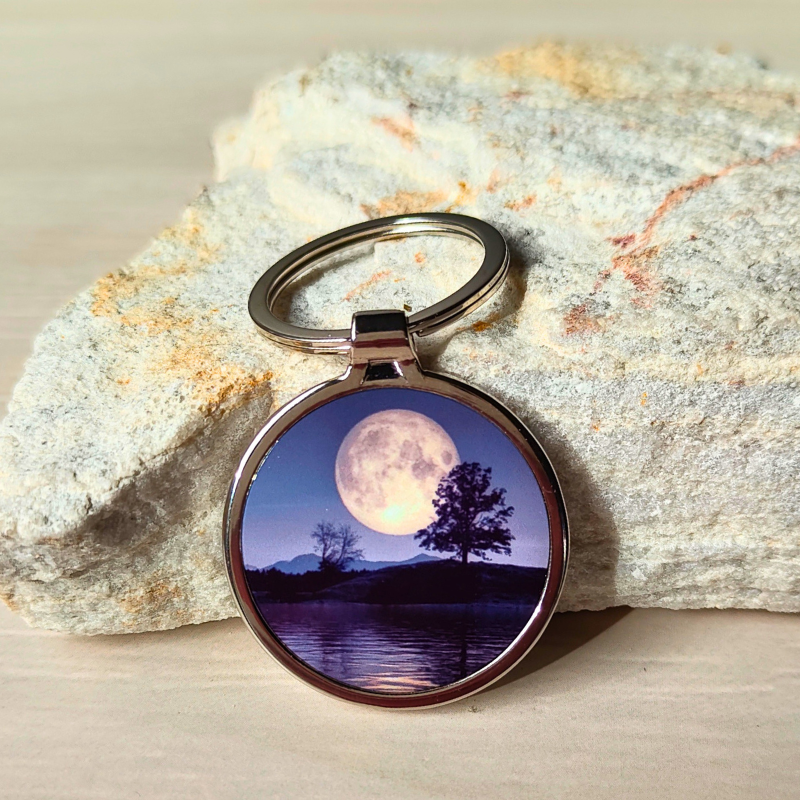 Round metal keyring with full moon over the water print.