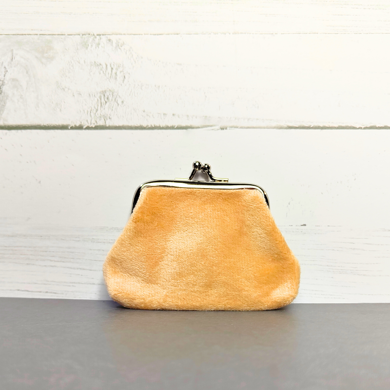 Retro kiss clasp coin purse in classic beige colour with silver hardware.