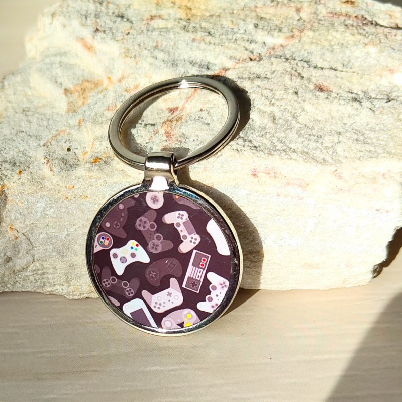 Retro gaming print metal keyring, perfect small gift for any gamer.
