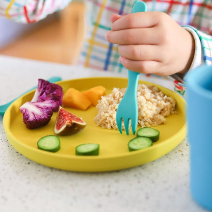 Free from melamine, and biodegradable and compostable, our plant-based spoon and fork cutlery set makes mealtimes (and sneaky snacks) way more fun! Blue fork lifestyle image