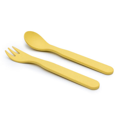 Free from melamine, and biodegradable and compostable, our plant-based spoon and fork cutlery set makes mealtimes (and sneaky snacks) way more fun! Yellow cutlery set displayed on white background.