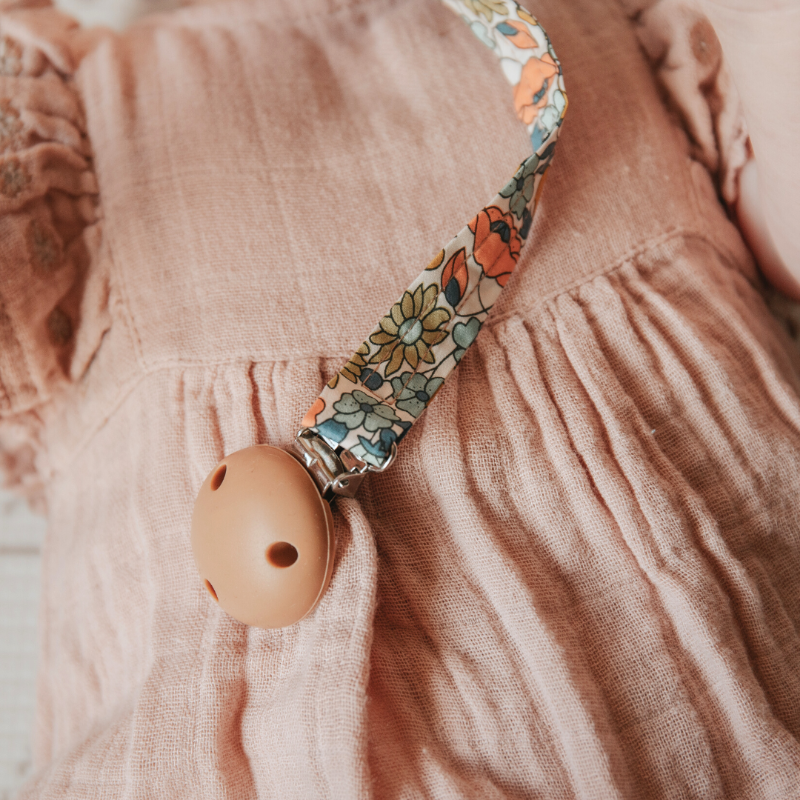 Practical Dummy Clip – Soft fabric & food-grade silicone for safety. Lifestyle picture.
